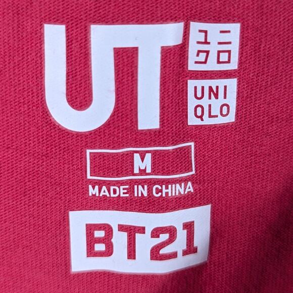 UNIQLO BT21 TATA Super Curious Red Graphic T-Shirt Mens Size M Casual Cotton Tee - Picture 2 of 5